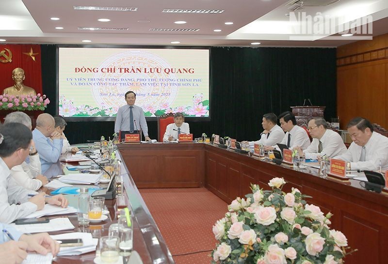 The working session between Deputy PM Tran Luu Quang and Son La leaders.