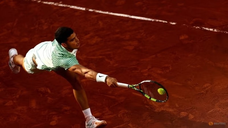 Tennis - French Open - Roland Garros, Paris, France - May 29, 2023 Spain's Carlos Alcaraz in action during his first round match against Italy's Flavio Cobolli. (Photo: Reuters)