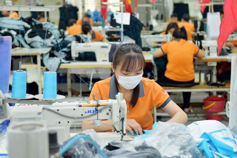 Manufacturing garments for export. (Photo: VNA)