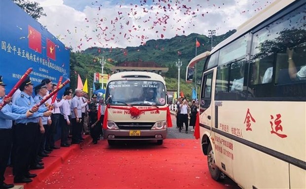 The international road passenger transport route between the Mu La Thang border gate in Vietnam’s Lai Chau province and the Jin Shuihe border gate in China’s Yunnan province has been opened to traffic. (Photo: VNA)