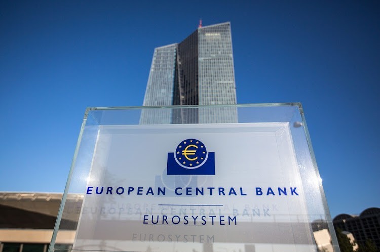 ECB insists on containing inflation despite weakening Eurozone economy 