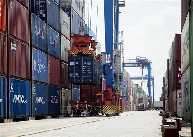 Unloading containers at Cat Lai Port, Ho Chi Minh City. (Photo: VNA)