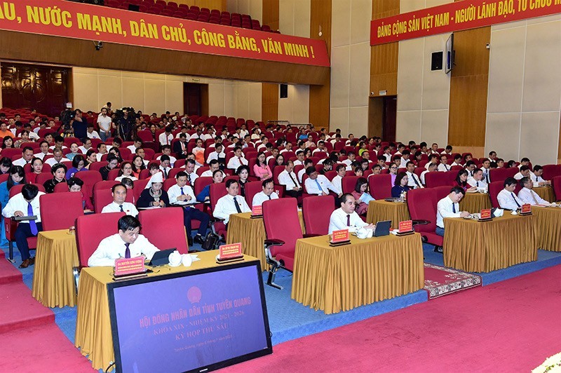 The meeting of the Tuyen Quang People's Council.