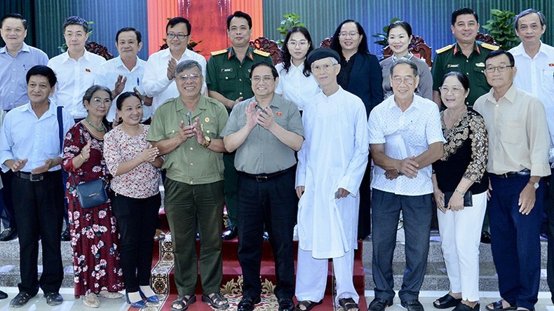 Prime Minister Pham Minh Chinh and Can Tho voters.