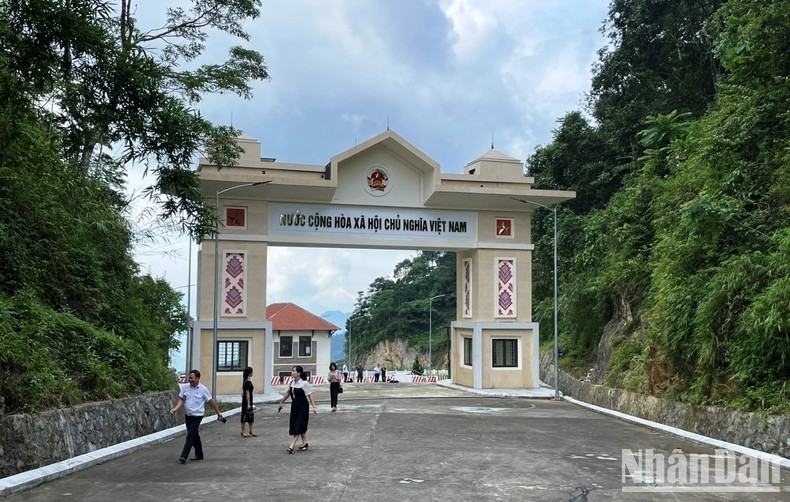 Muong Khuong Border Gate.