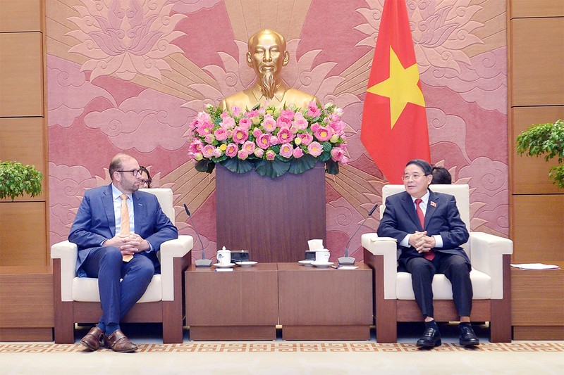 Vice Chairman of the National Assembly Nguyen Duc Hai (right) and Chairman of the House of Representatives' Committee on Ways and Means Jason Smith (Photo: daibieunhandan.vn)