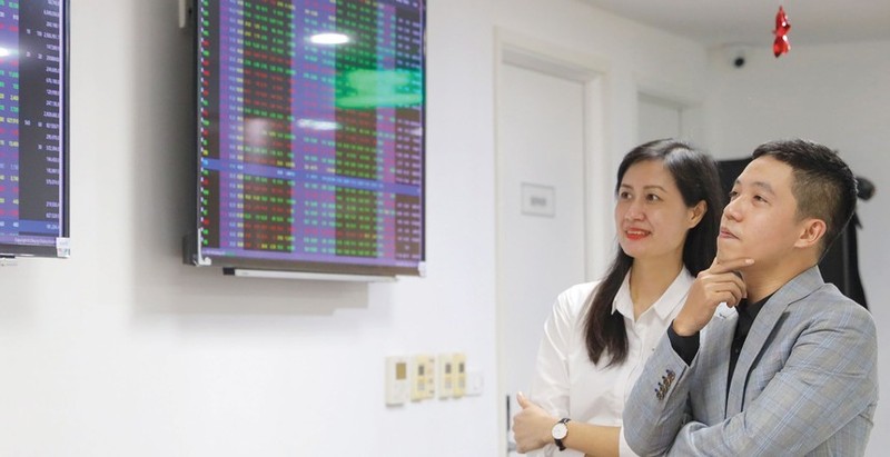 VN-Index up 1.24%, lifted by property stocks 