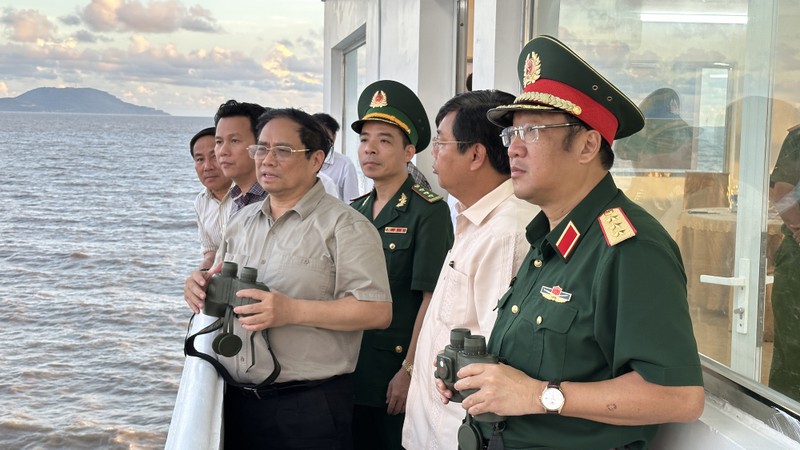 Prime Minister Pham Minh Chinh during a field trip in the Mekong Delta. (Photo: VGP)