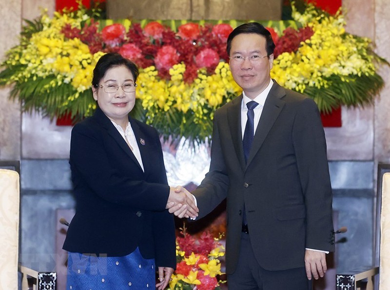 President Vo Van Thuong and Chief Justice of the Supreme People’s Court of Laos Viengthong Siphandon at the meeting in Hanoi on August 22 (Photo: VNA)