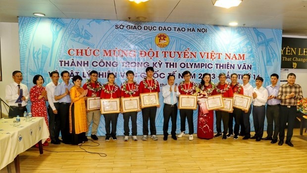 Students at a ceremony to honour their achievements at the 6th International Olympiad on Astronomy and Astrophysics (IOAA-16). (Photo: VNA)