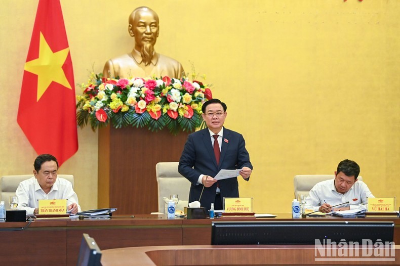 NA Chairman Vuong Dinh Hue speaks at the event (Photo: Duy Linh)