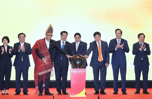 PM Pham Minh Chinh (fourth from right) attends the ceremony. (Photo: VNA)