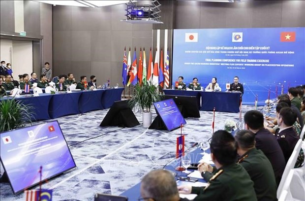 At the final planning conference for the end-of-term field training under the ASEAN Defence Ministers’ Meeting Plus (ADMM Plus) Experts’ Working Group on Peacekeeping Operations Cycle 4. (Photo: VNA)