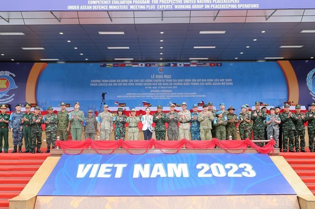 Officials at the opening ceremony of the competency evaluation programme for prospective UN peacekeepers in Hanoi on September 13. (Photo: VNA)