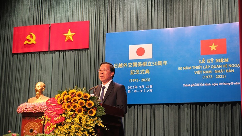 Ho Chi Minh City Chairman Phan Van Mai speaks at the event. 