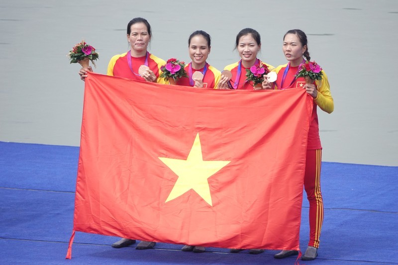 The Vietnamese rowing team at the 19th Asian Games in Hangzhou. (Photo: Nam Trung)