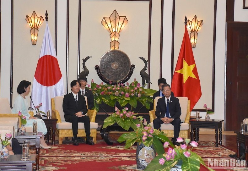 Japanese Crown Prince Fumihito Akishino and Crown Princess Kiko pay a courtesy call to Secretary of the Da Nang Party Committee Nguyen Van Quang on September 24. (Photo: VNA)