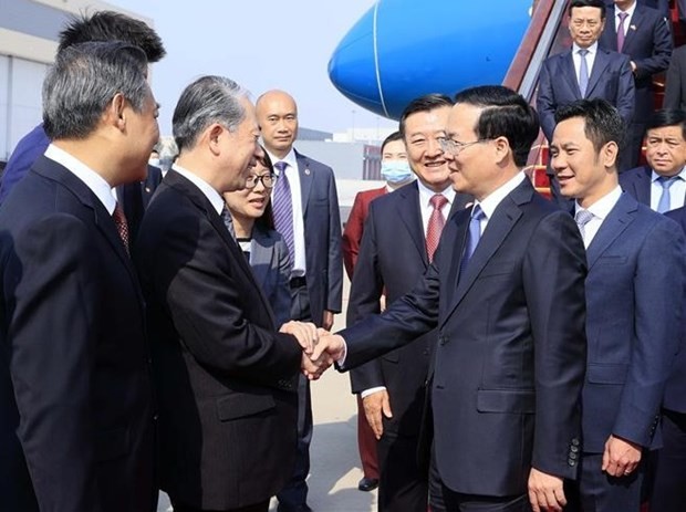 Vietnamese President Vo Van Thuong is welcomed at Beijing Capital International Airport on October 17. (Photo: VNA)