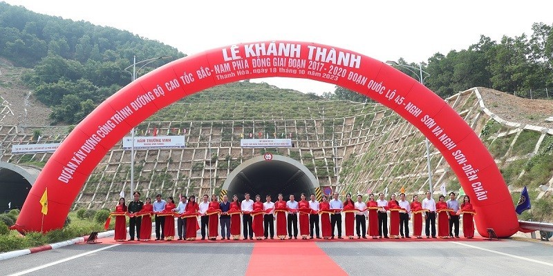 The inauguration ceremony of the National Highway 45-Nghi Son and Nghi Son-Dien Chau Expressways.