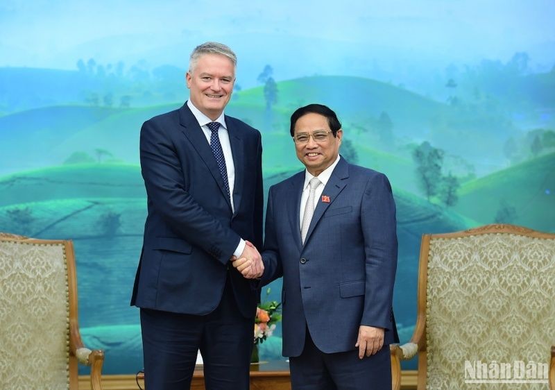 Prime Minister Pham Minh Chinh receives OCED Secretary-General Mathias Cormann. (Photo: NDO/Tran Hai)