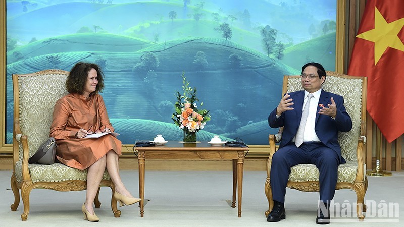 Prime Minister Pham Minh Chinh receives World Bank Country Director in Vietnam Carolyn Turk. (Photo: NDO/Tran Hai)