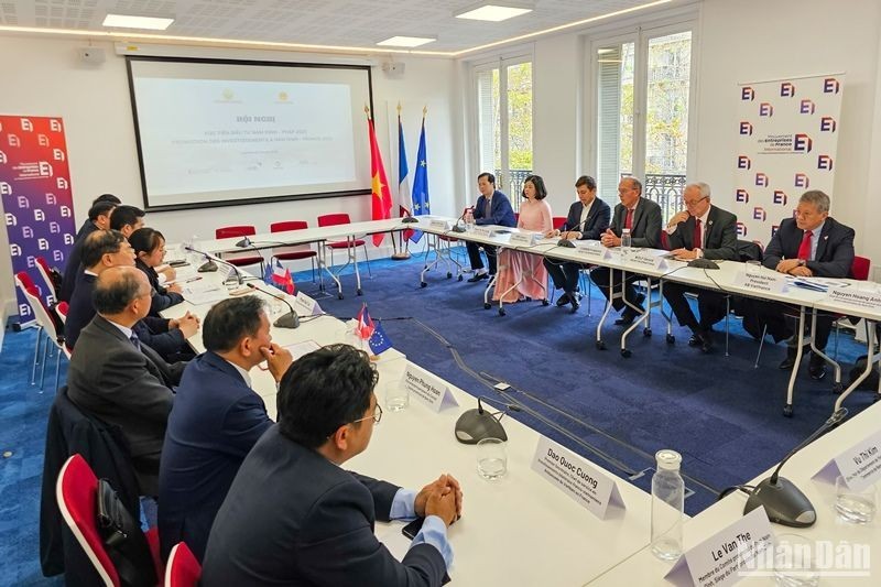 The meeting between Nam Dinh leaders and MEDEF International. (Photo: Minh Duy)