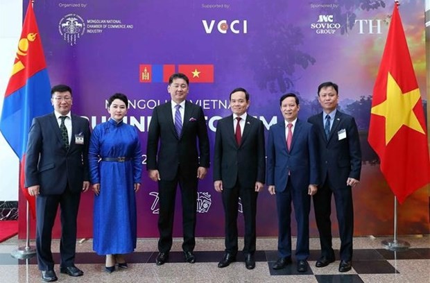 At the Mongolia – Vietnam Business Forum in Hanoi on November 2 (Photo: VNA)