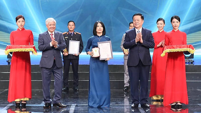 The presentation of the national press awards on preventing and combating corruption and negative phenomena.