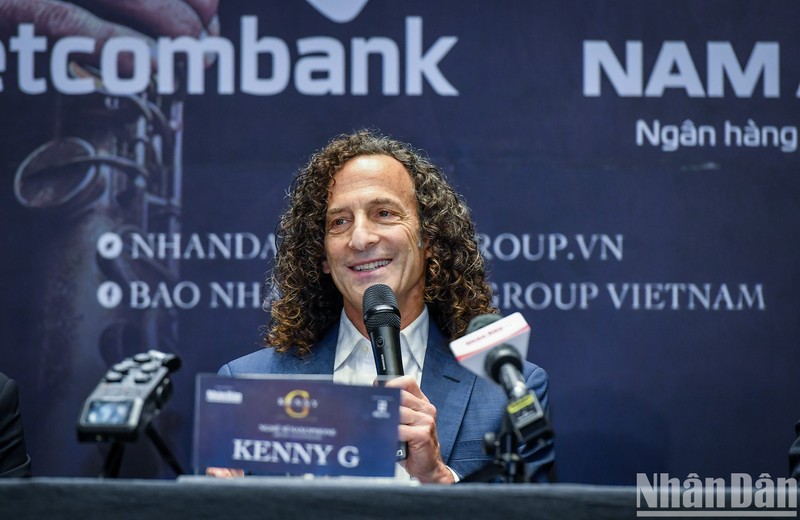Saxophonist Kenny G during a press conference before his show in Vietnam. (Photo: NDO/Thanh Dat)