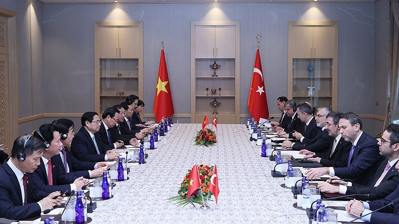 The talks between Vietnamese Prime Minister Pham Minh Chinh and Turkish Vice President Cevdet Yilmaz. (Photo: Duong Giang)