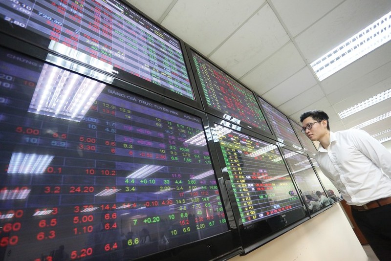 VN-Index recovers to 1,124.44 points on December 8 