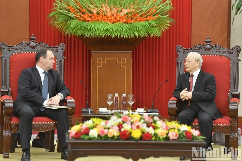 Party General Secretary Nguyen Phu Trong and Belarusian PM Roman Golovchenko at the meeting in Hanoi on December 8. (Photo: NDO/Dang Khoa)