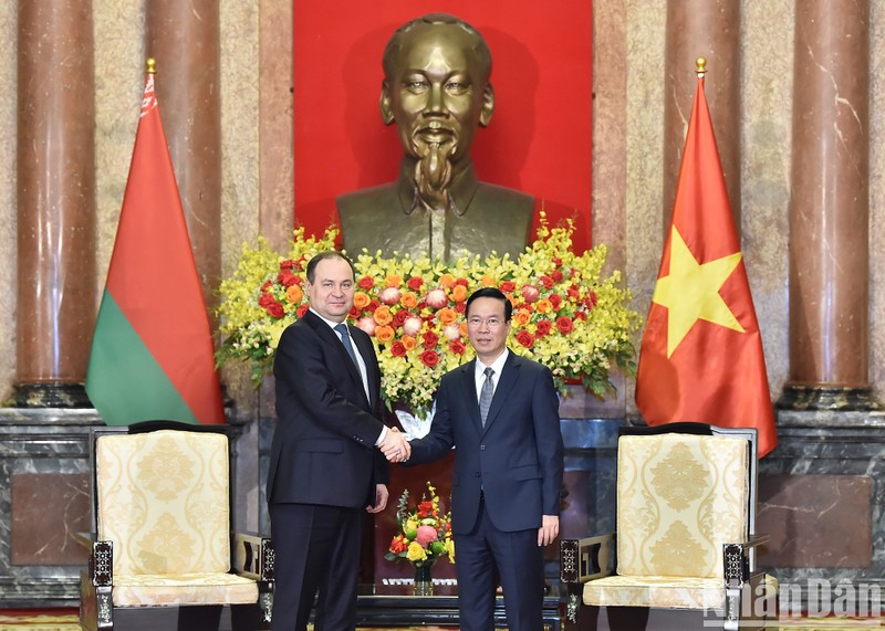President Vo Van Thuong receives Belarusian PM Roman Golovchenko in Hanoi on December 8. (Photo: NDO/Thuy Nguyen)
