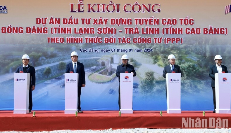 PM Pham Minh Chinh launches construction of the Dong Dang - Tra Linh Expressway. (Photo: NDO/Thanh Giang)