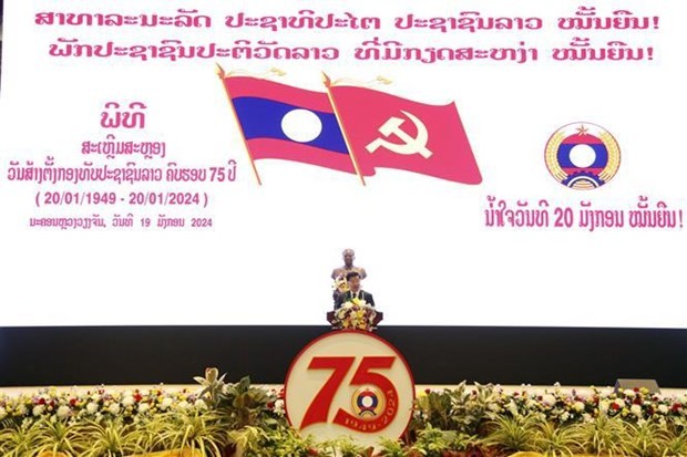 Party Secretary General and State President of Laos Thongloun Sisoulith speaks at the meeting. (Photo: VNA)