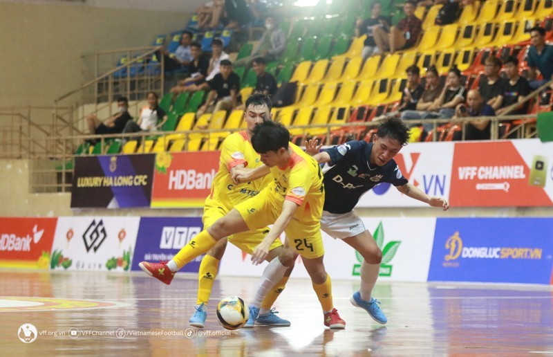 Saigon Titans (yellow) beat Luxury Ha Long 10-0 in their opening game.