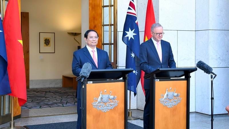 Prime Minister Pham Minh Chinh and his Australian counterpart Anthony Albanese at a press conference following their talks. (Photo: VNA)