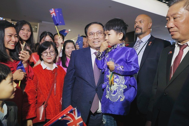 Prime Minister Pham Minh Chinh and the Vietnamese community in New Zealand. (Photo: VGP)