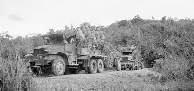 Motorised infantry units race to transport soldiers to Dien Bien Phu. (Photo: VNA)