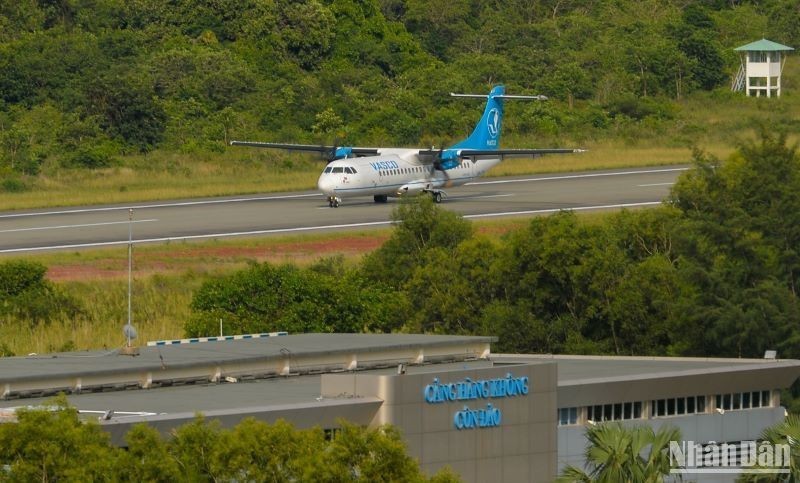 A Vietnam Airlines aircraft in Con Dao.