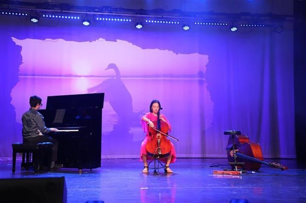 Vietnamese students introduce arts and culture in the UK. (Photo: VNA)