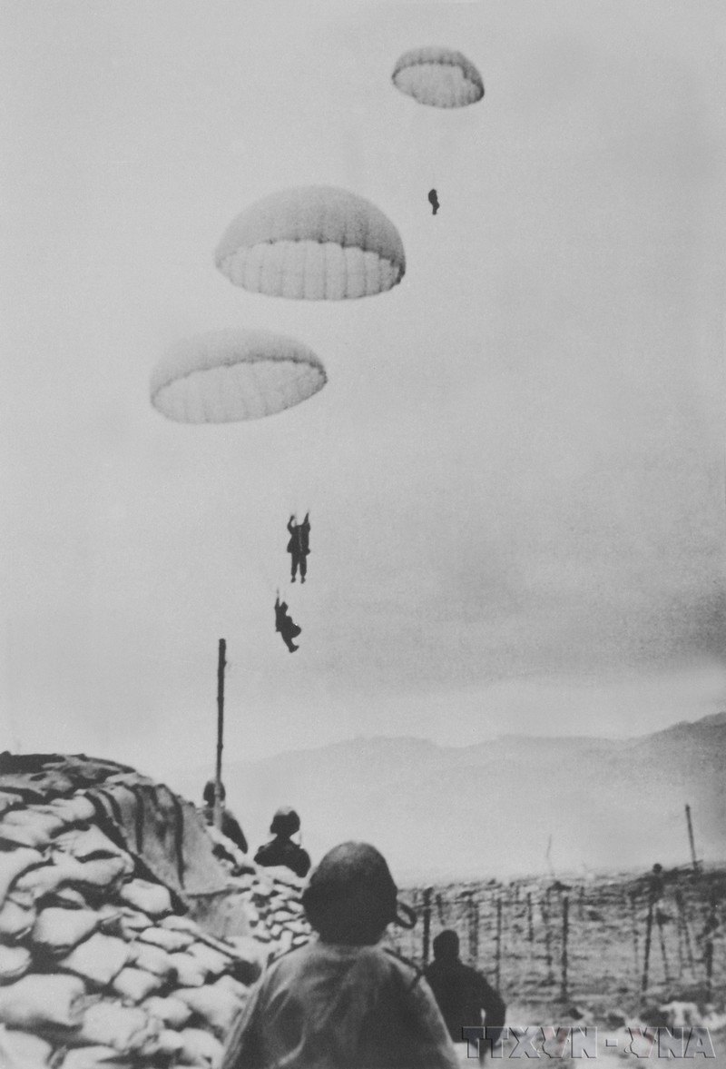 French troops parachute into Dien Bien Phu on March 23, 1954.