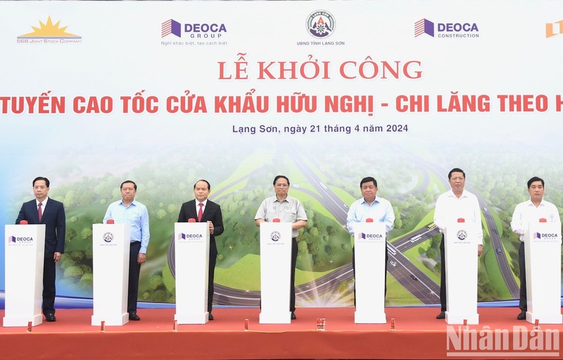 Prime Minister Pham Minh Chinh at the ceremony to kick-start the construction of the Huu Nghi-Chi Lang Expressway. (Photo: NDO)