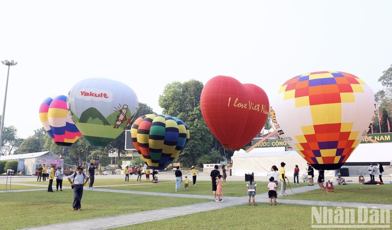 The Tuyen Quang International Hot-Air Balloon Festival 2024 is the largest of its kind in Vietnam to date.