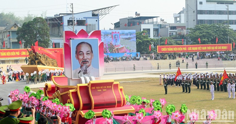 A float carrying a portrait of President Ho Chi Minh.