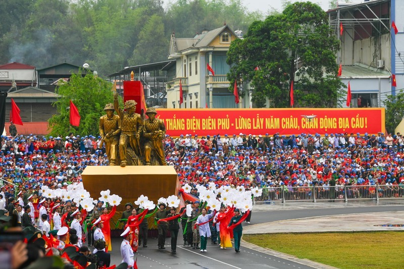 The parade to mark the 70th anniversary of Dien Bien Phu Victory. (Photo: NDO)