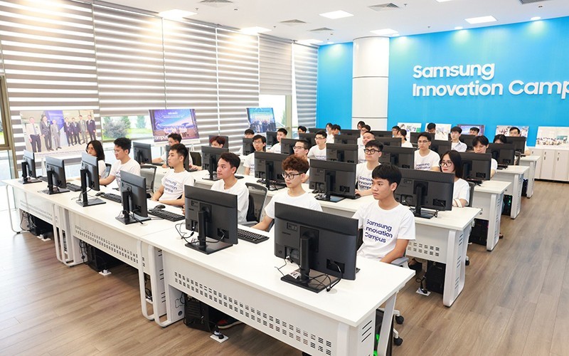 Vietnam’s National Innovation Centre and Samsung Vietnam have officially implemented the Samsung Innovation Campus programme for the 2023-2024 academic year. (Photo: Ky Duyen)