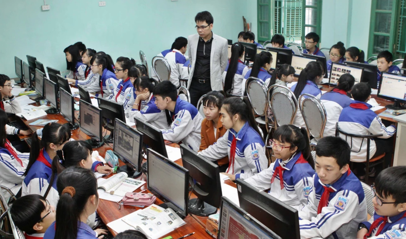 The proportion of internet users in Vietnam is relatively high at nearly 80% of the population. (Photo: VNA)