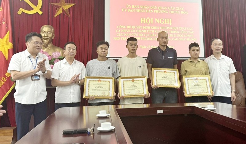 Four heroic men are commended by the local authorities.