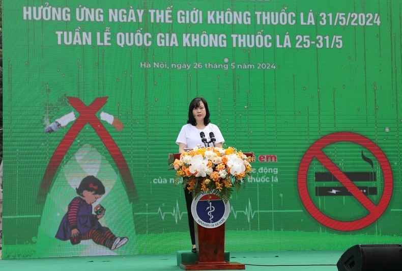 Health Minister Dao Hong Lan speaks at the meeting (Photo: NDO)